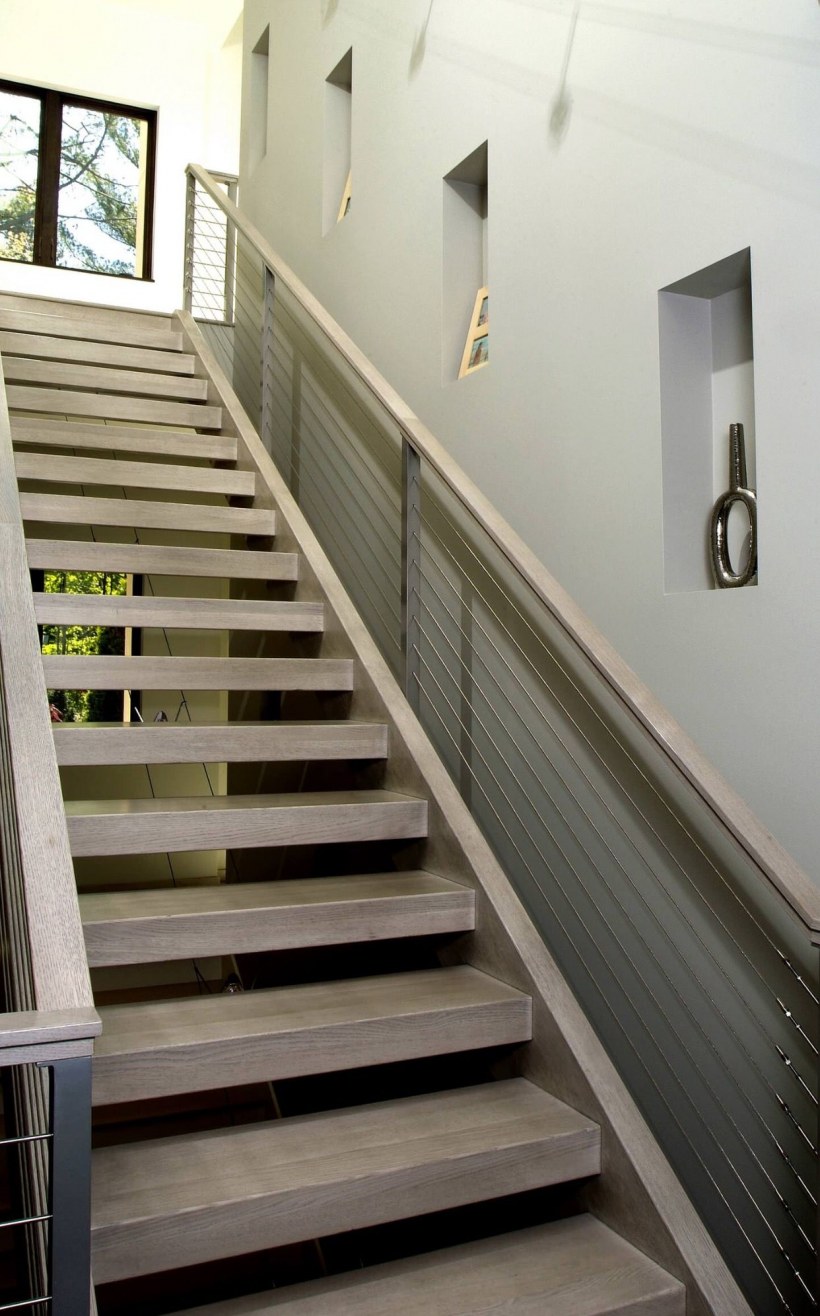 Лестничный пролет в подъезде