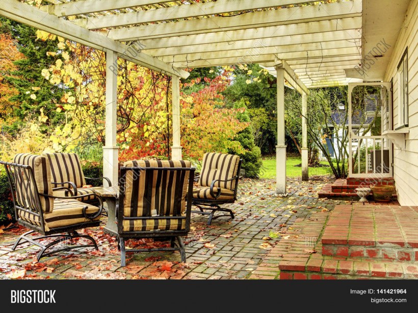 Осенняя дача веранда
