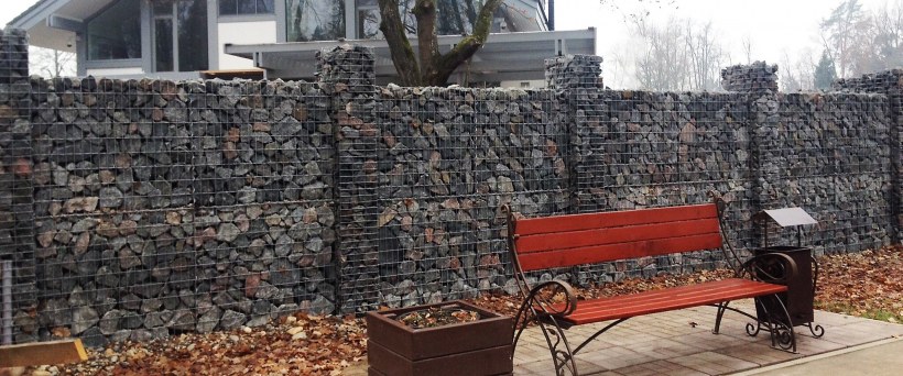 Заборные столбы из габионов