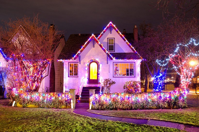 Праздничное освещение загородного дома