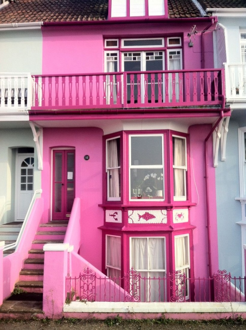 Розовый дом