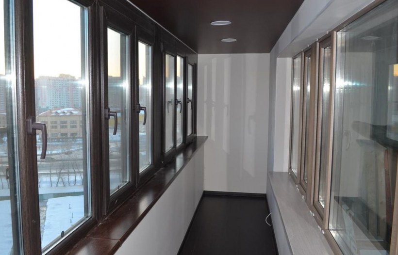 Натяжной потолок на лоджии