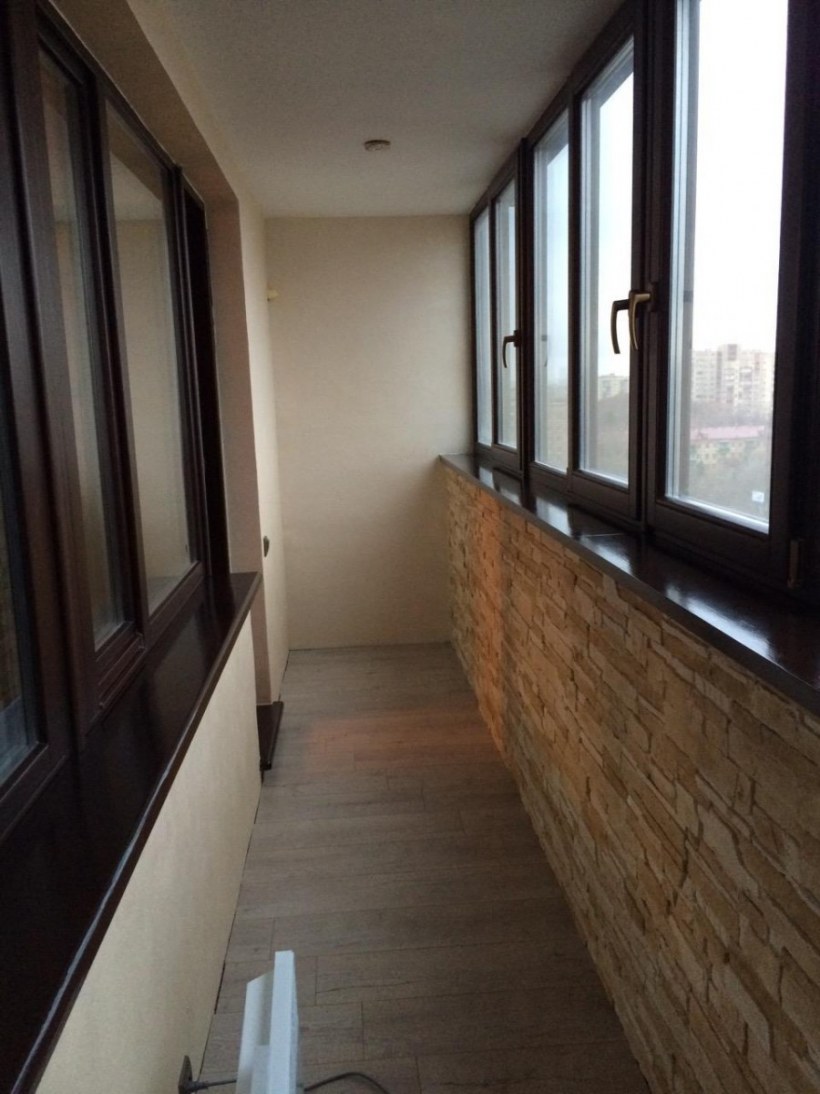 Коричневая лоджия