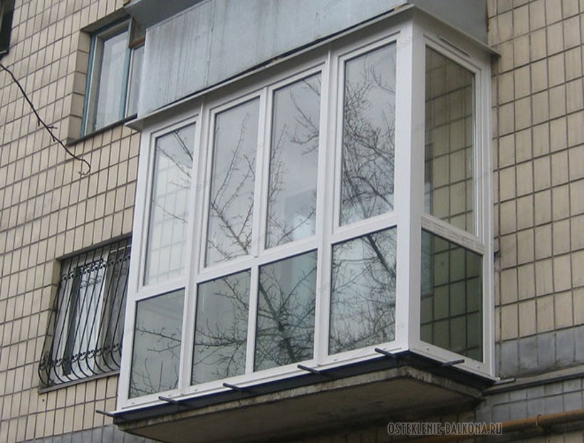 Французское остекление балкона Рехау