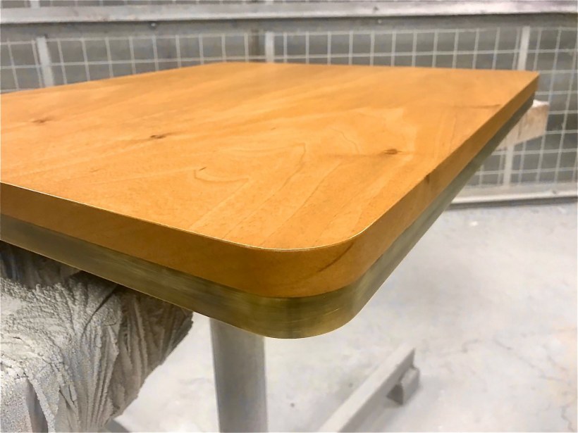 Шкаф на столешнице на кухне