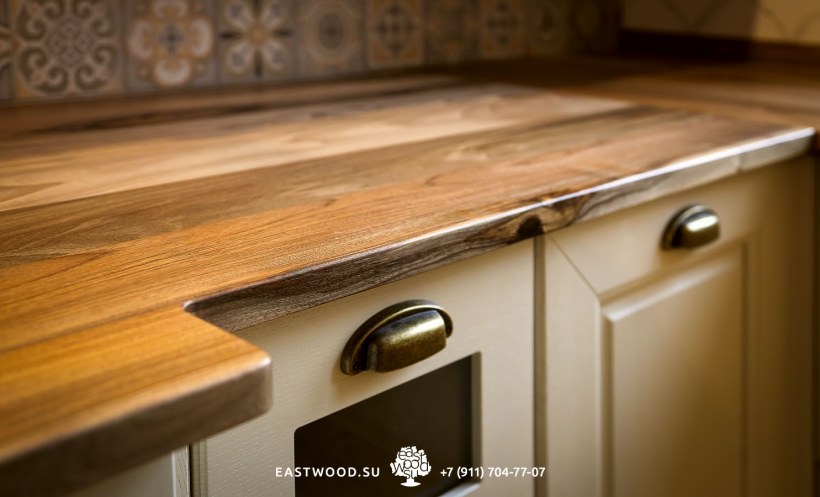 Варочная панель на деревянной столешнице