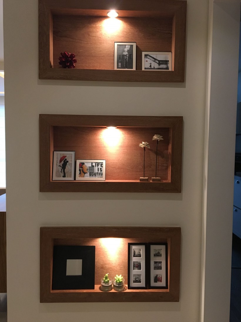 Встроенные полки в стене