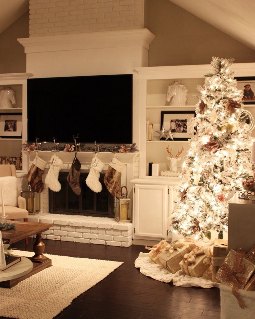 Новогодняя гостиная с камином