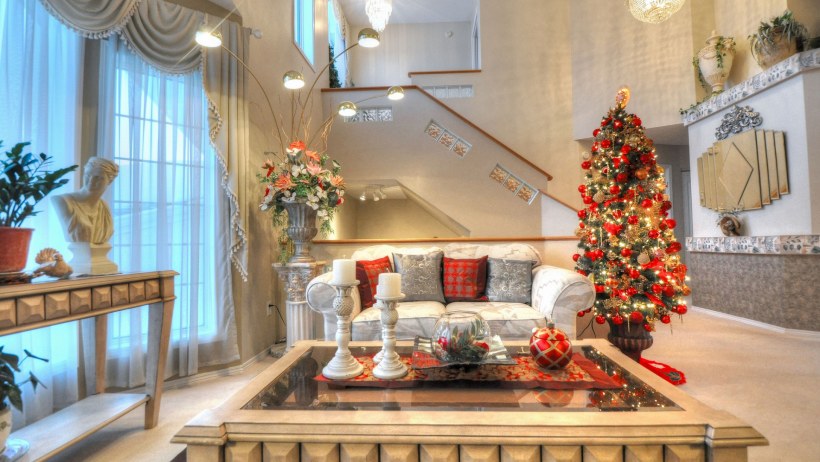 Стильные новогодние украшения интерьера