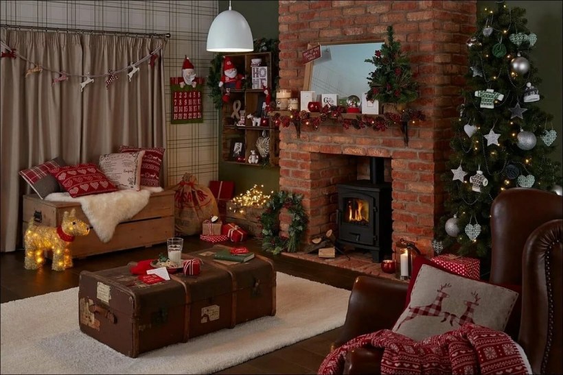 Новогодняя гостиная с камином