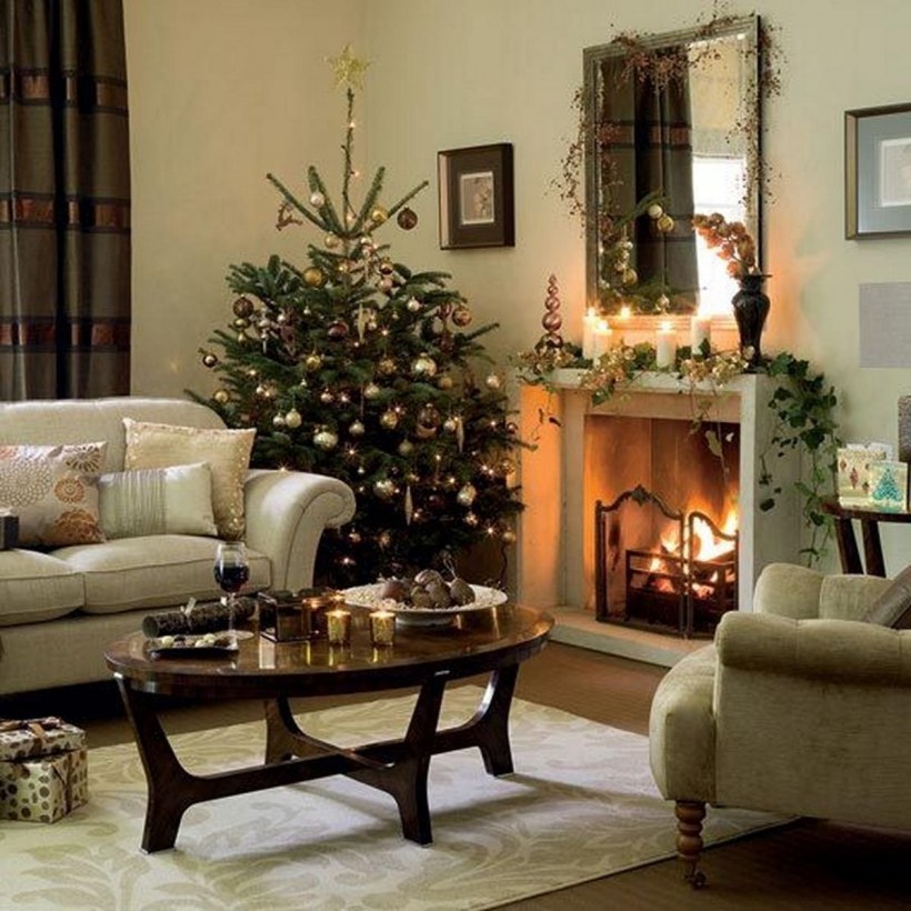 Рождественский интерьер с камином