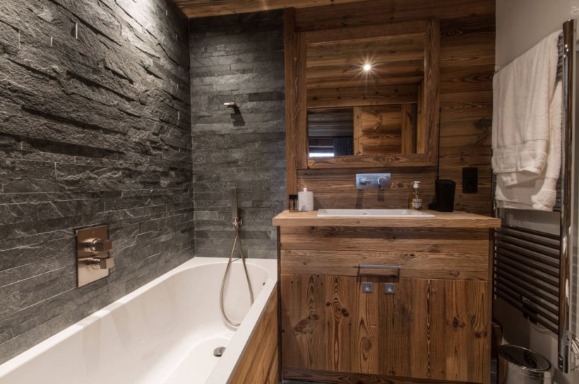 Ванная комната отделанная деревом