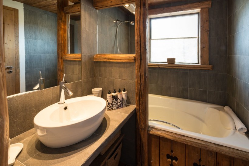 Ванная в стиле Шале