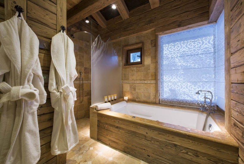 Интерьер ванной комнаты в стиле Шале