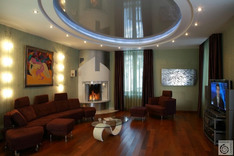 Натяжные потолки в гостиную
