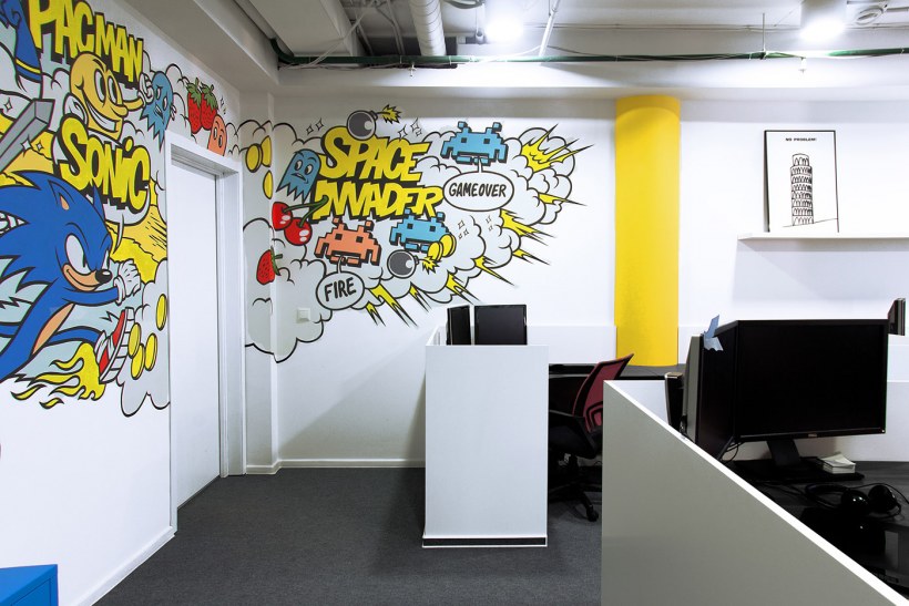 Расписать стены в офисе