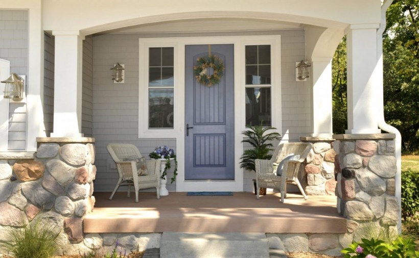 Крыльцо в загородном доме