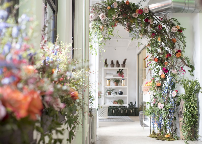 Декор помещения цветами