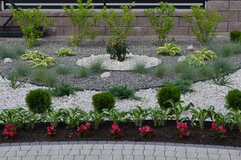 Красивые бордюры для клумб