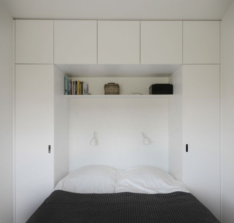 Кровать с навесными шкафами