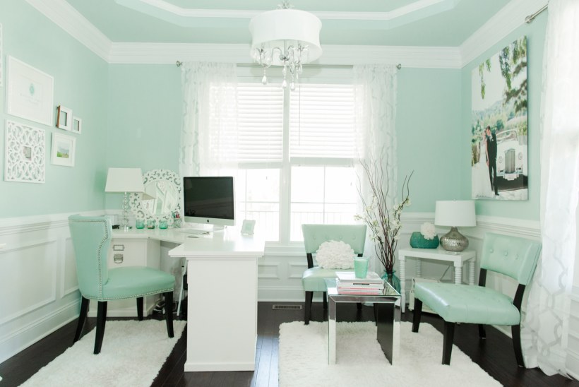 Офис в бирюзовом цвете