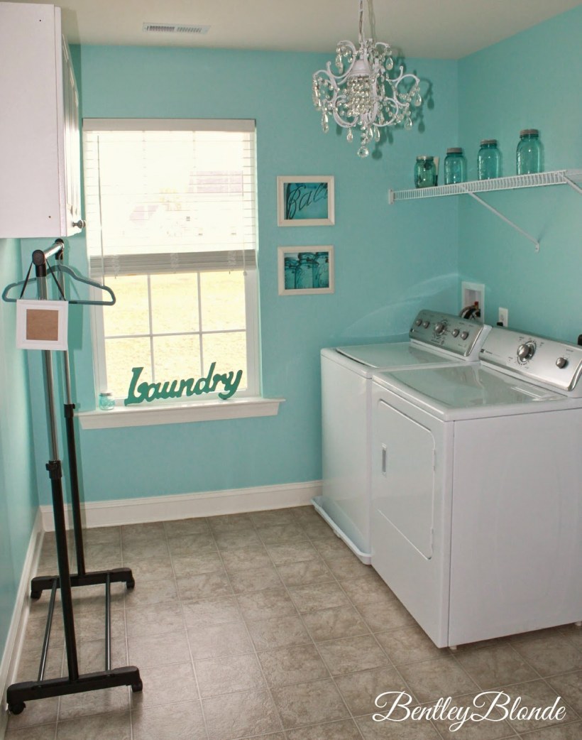 Кабинет с бирюзовыми стенами