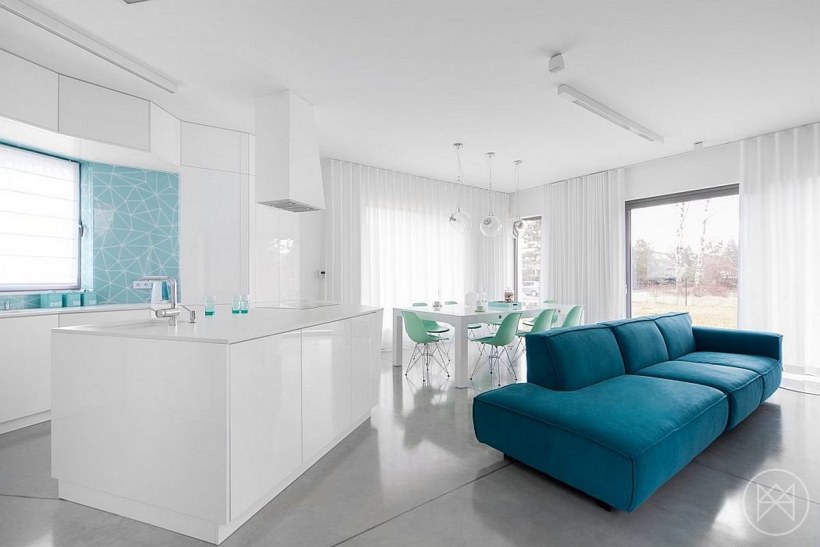 Кухня гостиная в бело голубых тонах