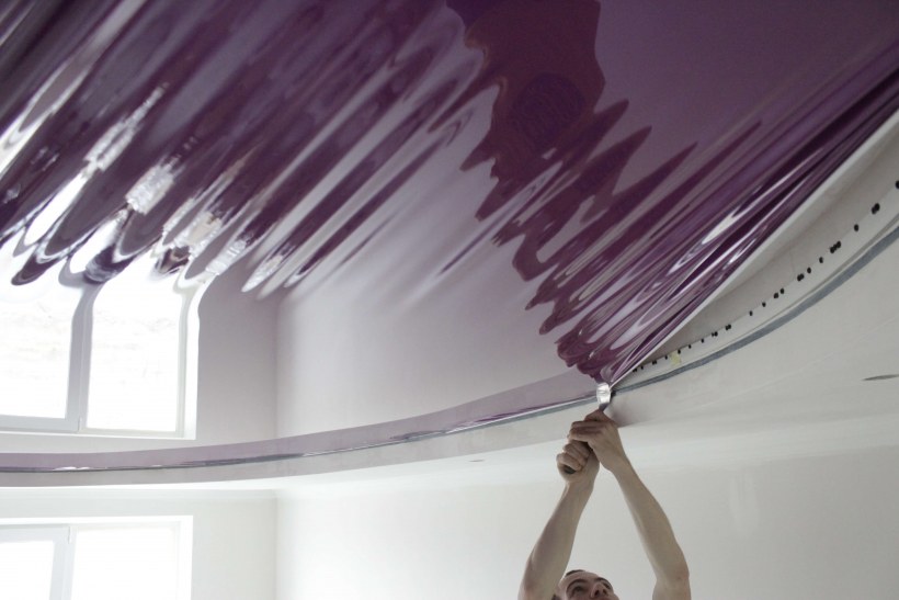 Монтаж натяжного потолка в ванной