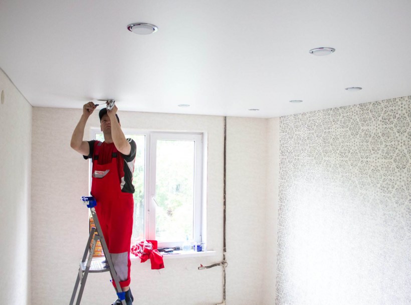 Натягивание потолков