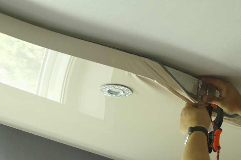 Натягивание потолков