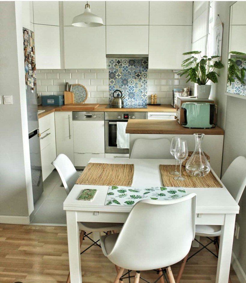 Маленькая узкая кухня