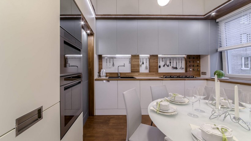 Интерьер кухни в ярких тонах