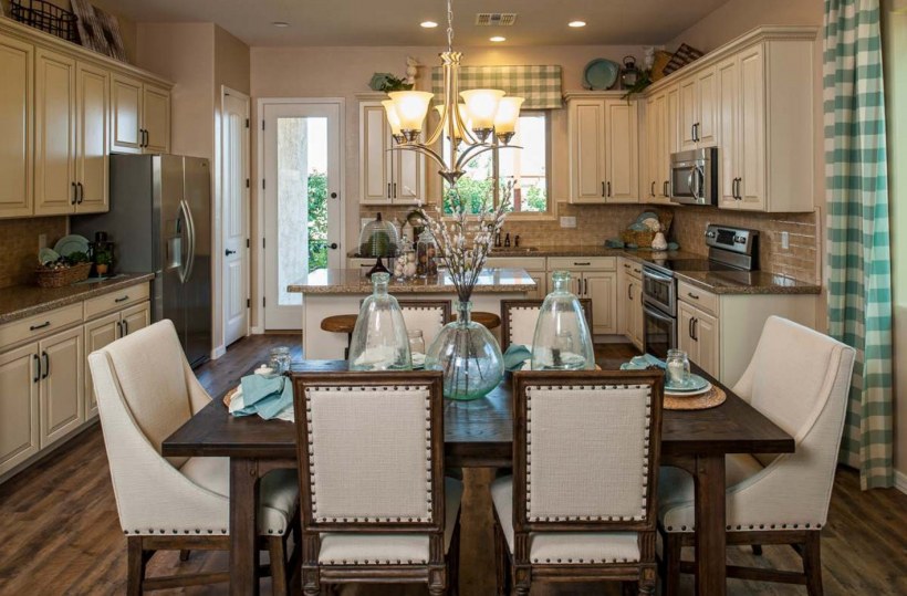 Интерьер квадратной кухни 10 кв