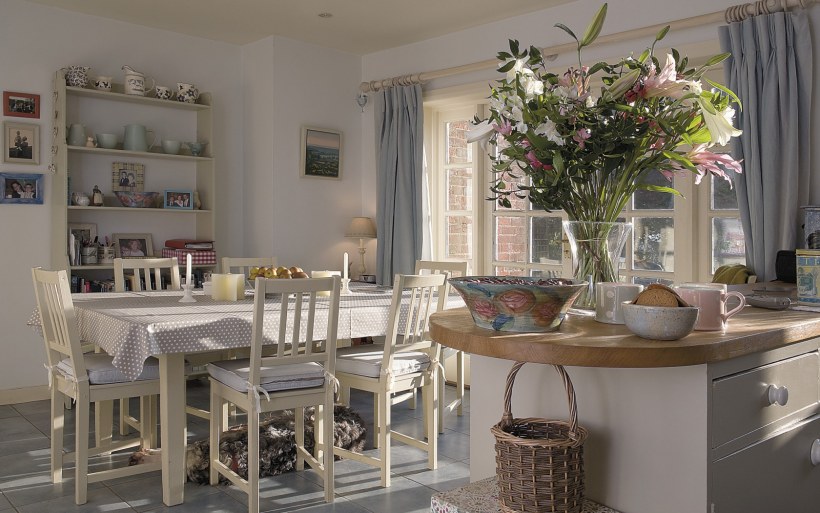 Кухни интерьер светлые тона Прованс