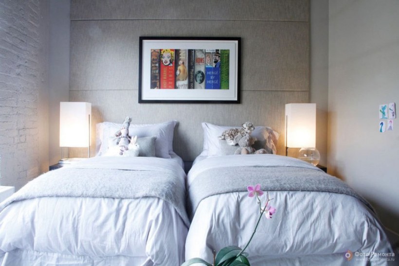 Спальня с двумя кроватями