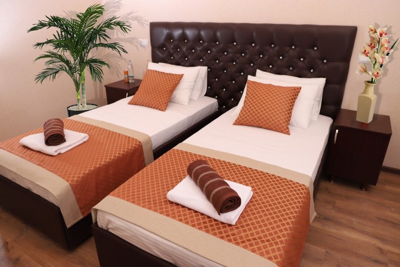 Интерьеры спален с тремя кроватями