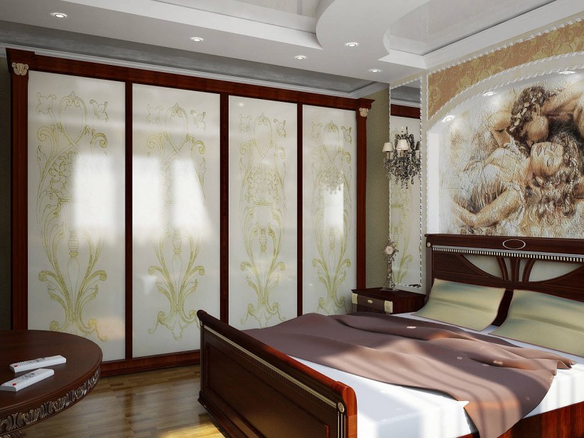 Фреска над кроватью