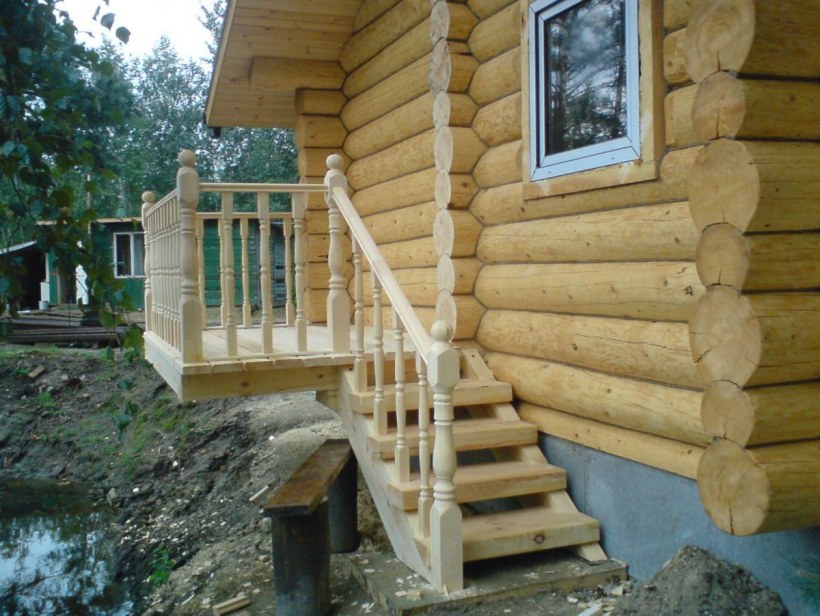 Деревянное крыльцо для бани