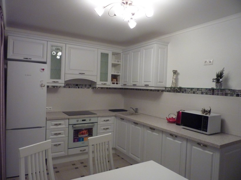 Кухни в светлых тонах классика