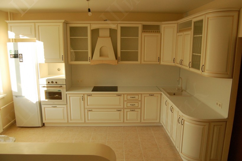 Кухня белая Нео классика 10м