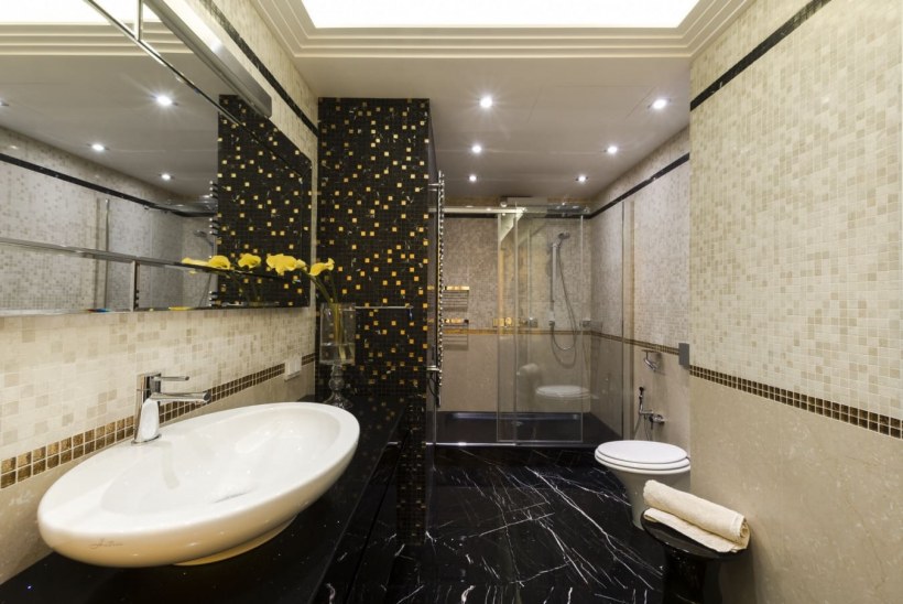 Ванна в стиле арт деко с душевой