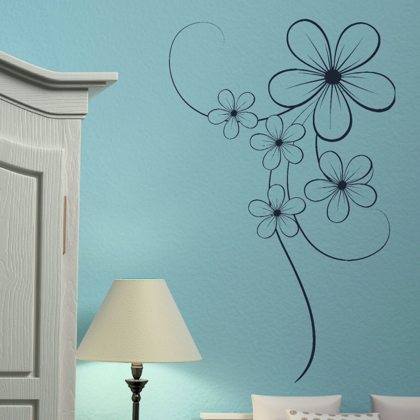 Цветочный орнамент на стене