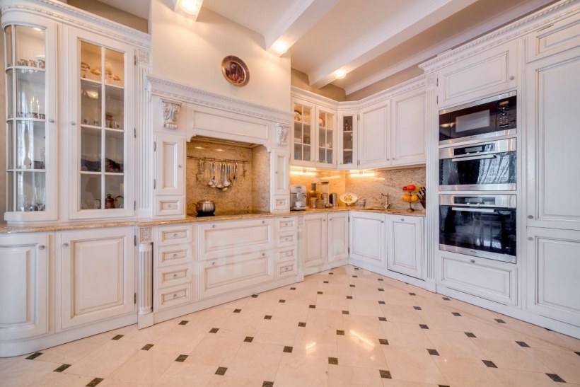 Кухня в старинном стиле