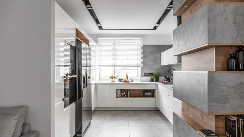 Современные кухни с стеклянным шкафчиком