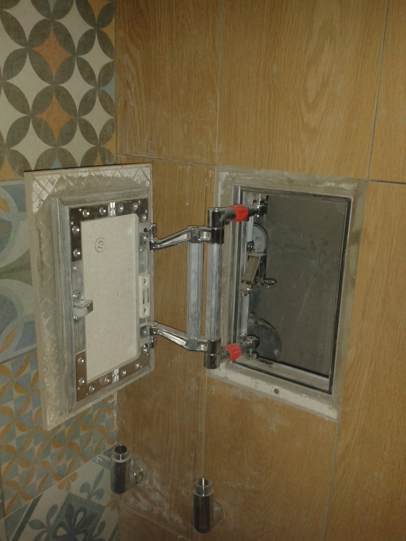 Лючок сантехнический под плитку