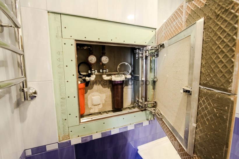 Люк в туалете под плитку