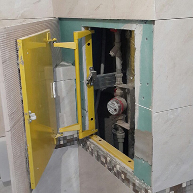 Ревизионный люк для инсталляции унитаза