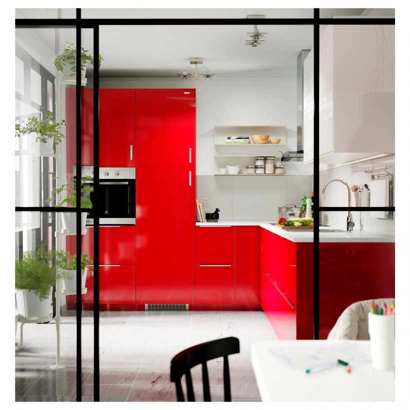 Кухня в красных тонах