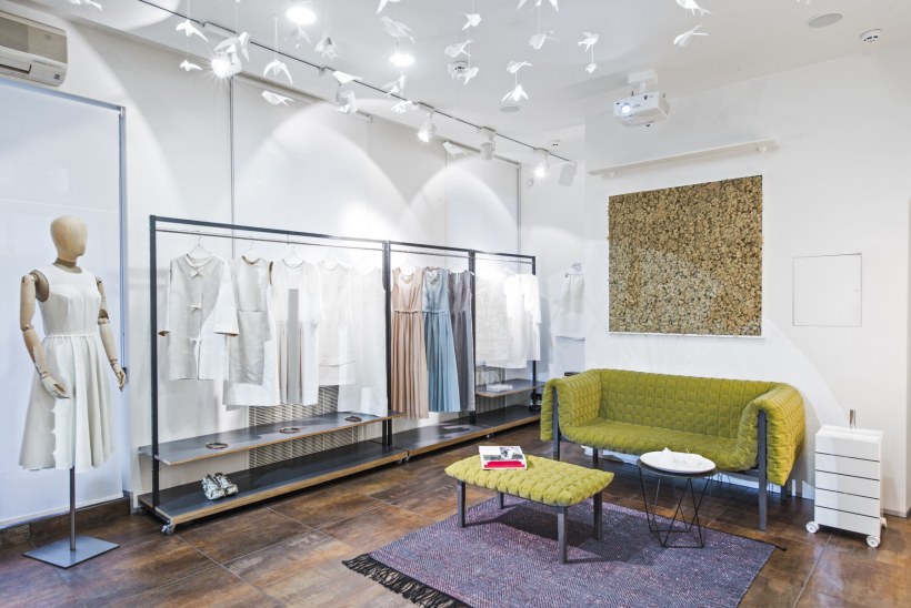 Интерьер в шоуруме одежды