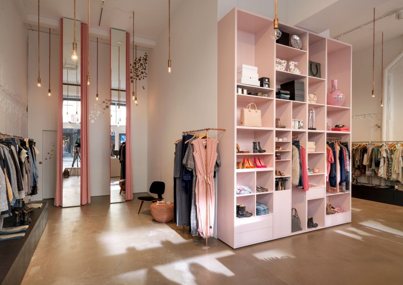 Шоу рум дизайнерской одежды